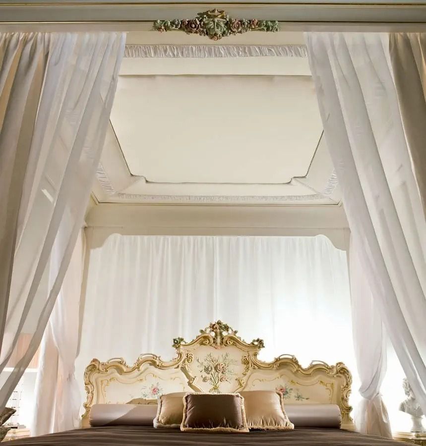SIXTINE Romantic Victorian Canopy Bed Frame