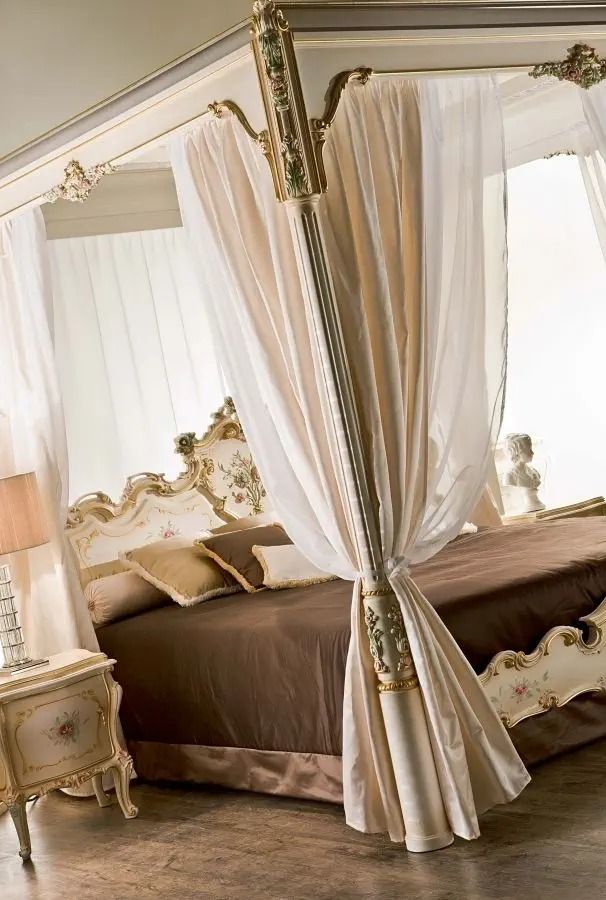 SIXTINE Romantic Victorian Canopy Bed Frame