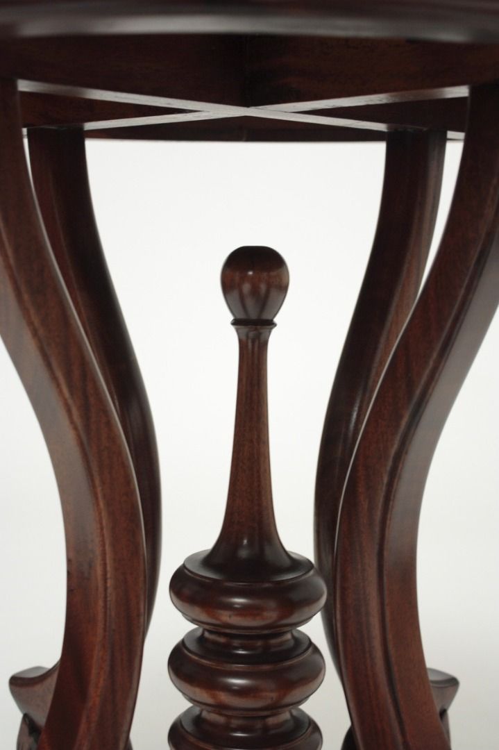 VADA Classic Victorian Side Table