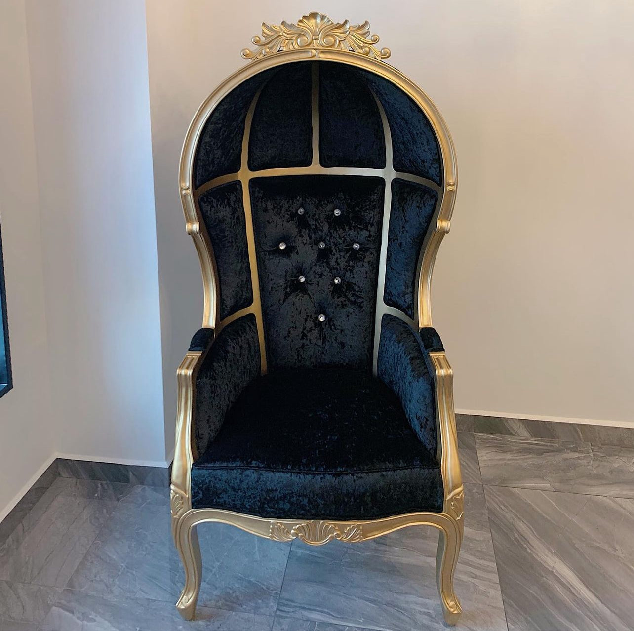 Palais Porter Chair