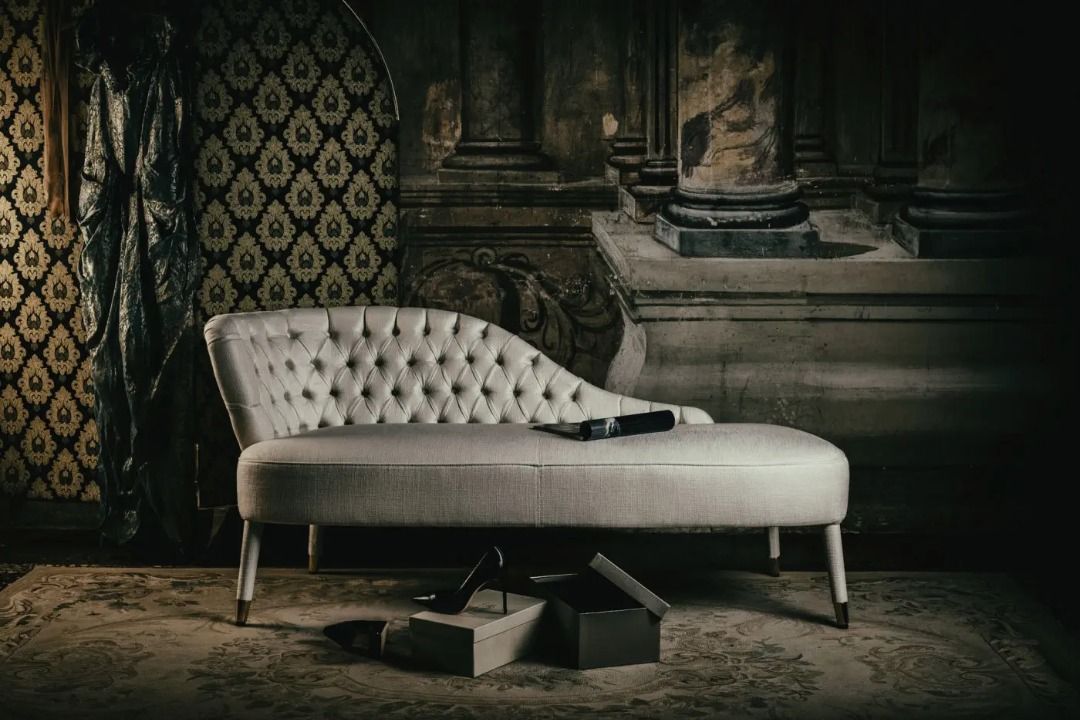 PEYTON Contemporary Classic Chaise Lounge